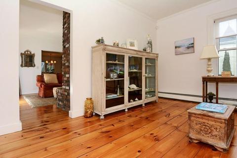 27 Pond St, Marblehead, MA 01945 photo 6