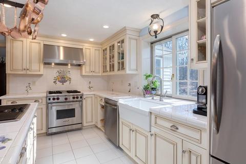 136 Hampton Rd, Sharon, MA 02067 photo 9