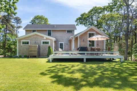 8 Vickers St, Edgartown, MA 02539 photo 2