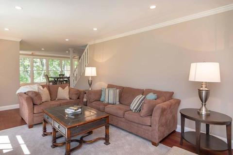 8 Vickers St, Edgartown, MA 02539 photo 6