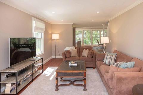 8 Vickers St, Edgartown, MA 02539 photo 4