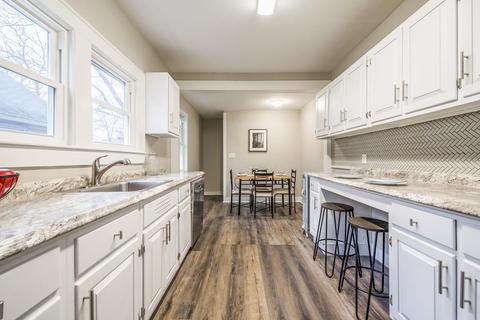 24 Sidney Pl, Springfield, MA 01109 photo 1