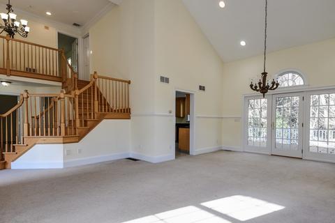 47 Walpole St, Dover, MA 02030 photo 4