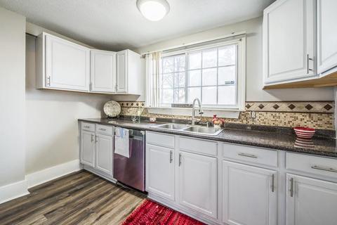 17 Clantoy St, Springfield, MA 01104 photo 1