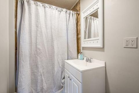17 Clantoy St, Springfield, MA 01104 photo 12