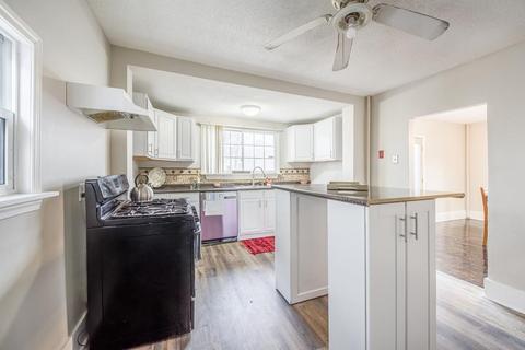 17 Clantoy St, Springfield, MA 01104 photo 3