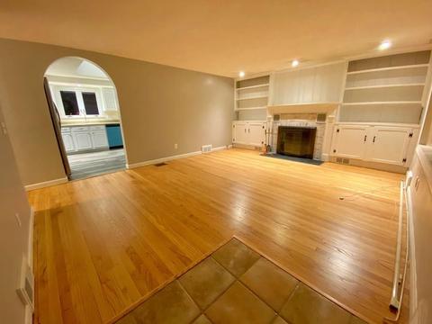 34 Brewster St, Springfield, MA 01119 photo 2