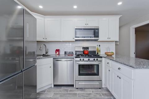 14 Winter St, Easthampton, MA 01027 photo 1
