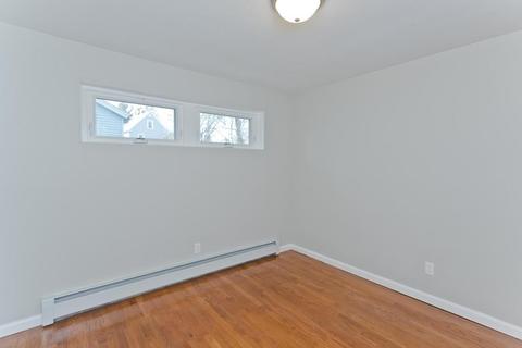 14 Winter St, Easthampton, MA 01027 photo 11
