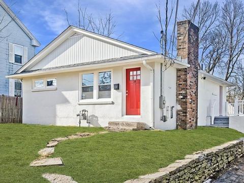 14 Winter St, Easthampton, MA 01027 photo 2