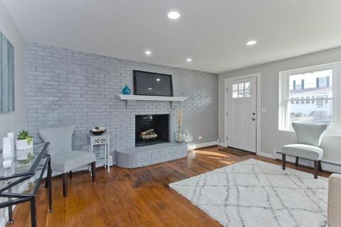 14 Winter St, Easthampton, MA 01027 photo 3