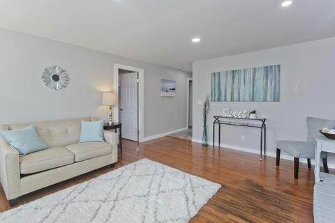 14 Winter St, Easthampton, MA 01027 photo 4