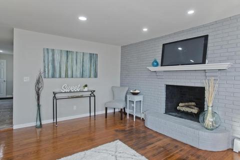 14 Winter St, Easthampton, MA 01027 photo 5