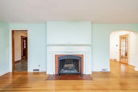 175 Roosevelt Ave, Springfield, MA 01118 photo 3