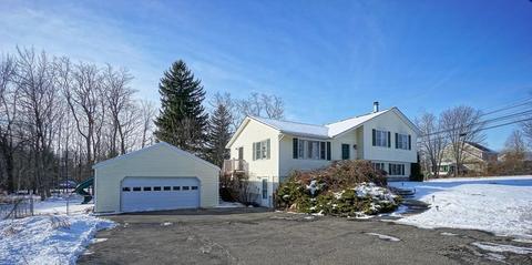 135 Hampstead Rd, Derry, NH 03038 photo 2