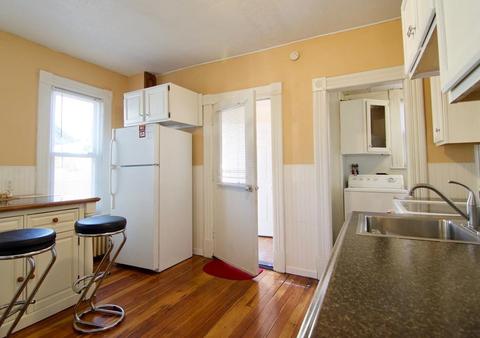 38 Dexter St, Springfield, MA 01105 photo 6