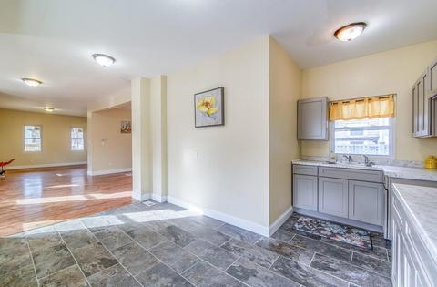 71 Yale St, Springfield, MA 01109 photo 4
