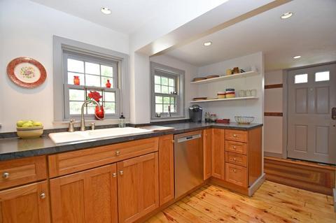 55 Lowell St, Reading, MA 01867 photo 8