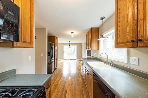 8 Chicory Cir, Mashpee, MA 02649 photo 2