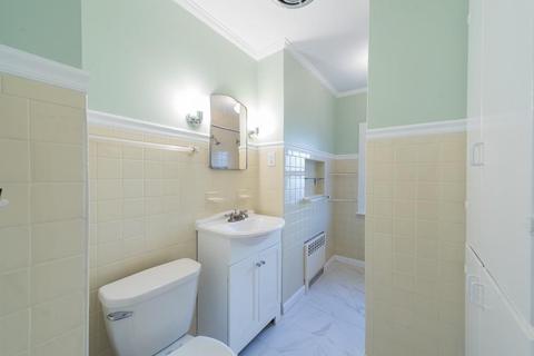 99 Monticello Ave, Springfield, MA 01109 photo 9