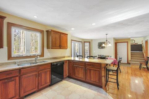 2 Boxwood Dr, Methuen, MA 01844 photo 5