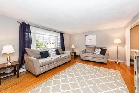 41 Heather Dr, Reading, MA 01867 photo 2