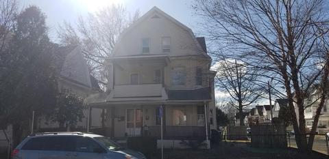 546 Chestnut St, Springfield, MA 01107 photo 1
