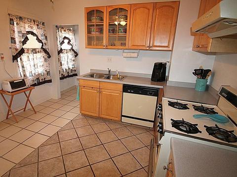 195 El Paso St, Springfield, MA 01104 photo 5