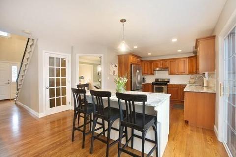 15 Jay Dr, Framingham, MA 01701 photo 8