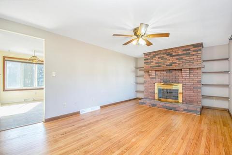 89 Deane St, Chicopee, MA 01020 photo 2