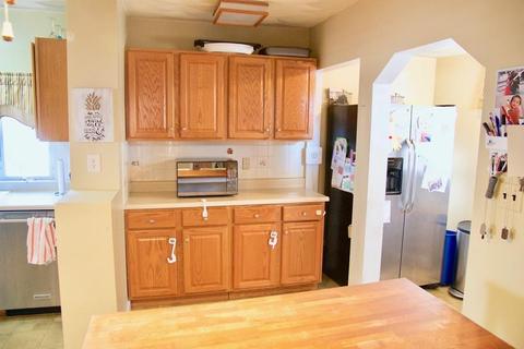 81 Eureka St, Worcester, MA 01603 photo 5