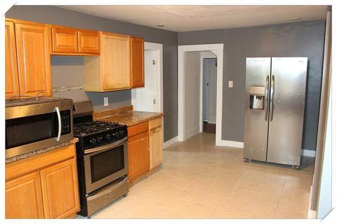 158 Pendleton Ave, Springfield, MA 01109 photo 3