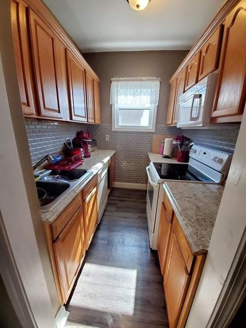 81 Hamlet St, Fall River, MA 02724 photo 4