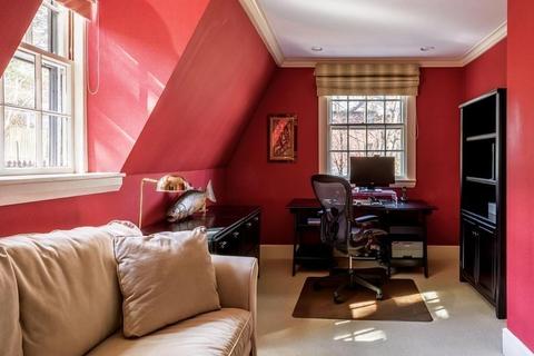74 Holland Rd, Brookline, MA 02445 photo 12