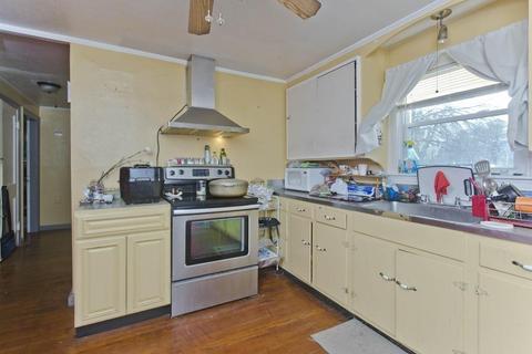 36 Eddy St, Springfield, MA 01104 photo 4