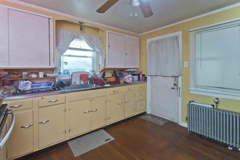 36 Eddy St, Springfield, MA 01104 photo 2