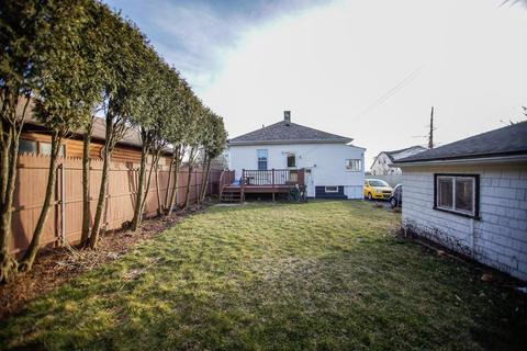 526 Hicks St, Fall River, MA 02724 photo 6