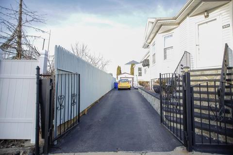 526 Hicks St, Fall River, MA 02724 photo 2