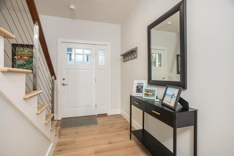 3 Goodwin St, Wakefield, MA 01880 photo 3