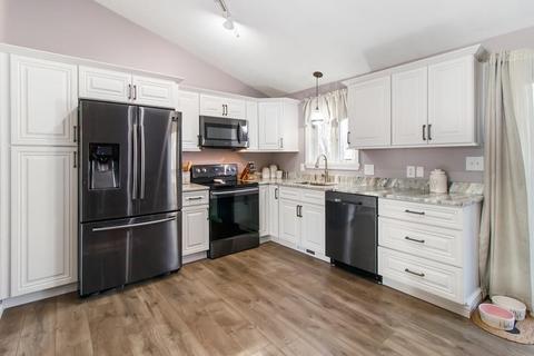 12 Eayers Pond Rd, Hudson, NH 03051 photo 7