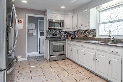 14 Colonial Dr, Framingham, MA 01701 photo 9