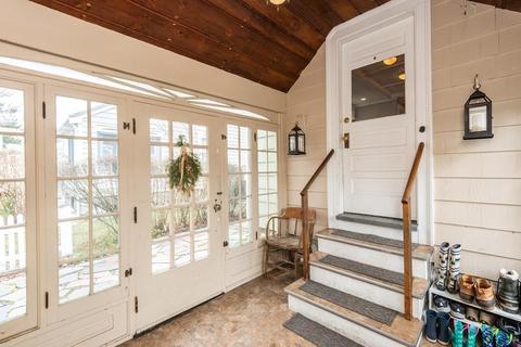 1 Avalon Rd, Stoneham, MA 02180 photo 4