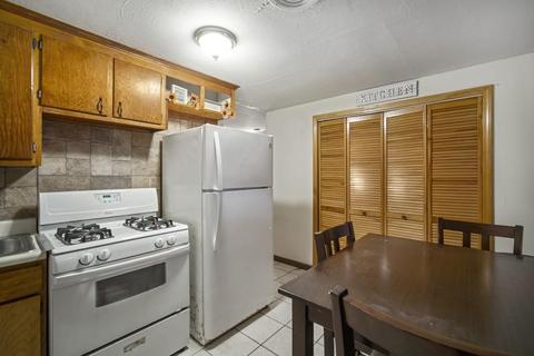 35 Vadnais St, Springfield, MA 01104 photo 6
