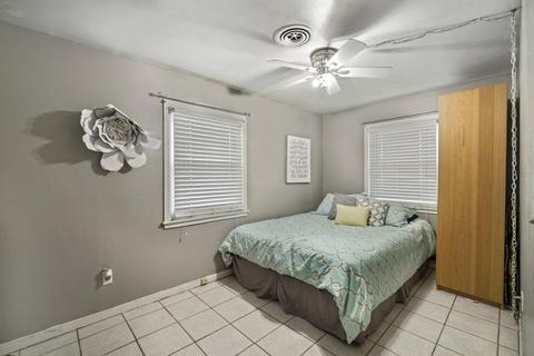 35 Vadnais St, Springfield, MA 01104 photo 9