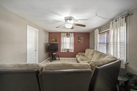 35 Vadnais St, Springfield, MA 01104 photo 4