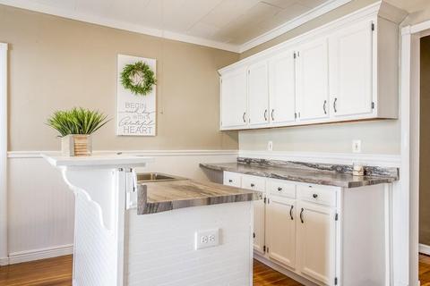 61 Eloise St, Springfield, MA 01118 photo 9