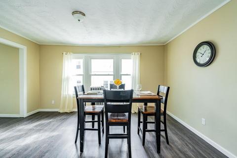 11 Braddock St, Springfield, MA 01109 photo 5