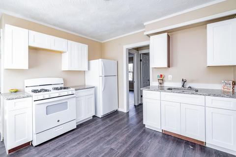 11 Braddock St, Springfield, MA 01109 photo 8