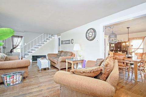 20 Fallston St, Springfield, MA 01119 photo 5