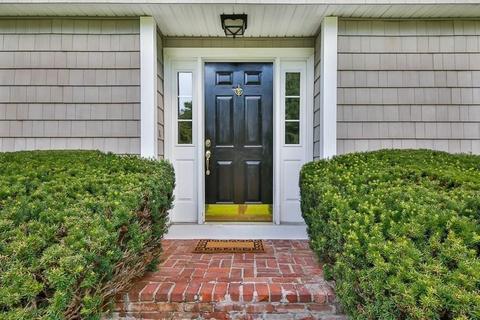 9 Mohawk Dr, Framingham, MA 01701 photo 2